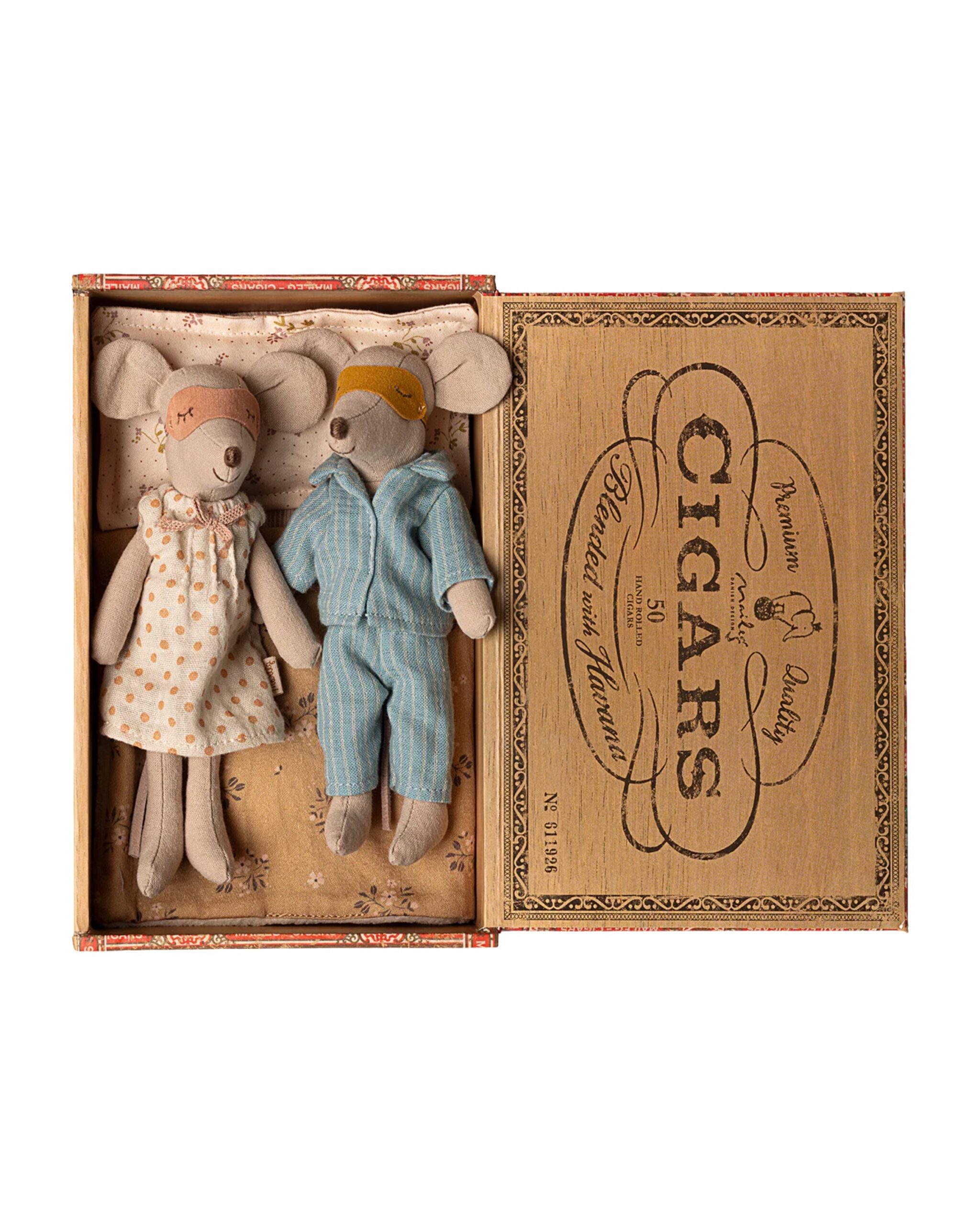 maileg-mum-dad-box