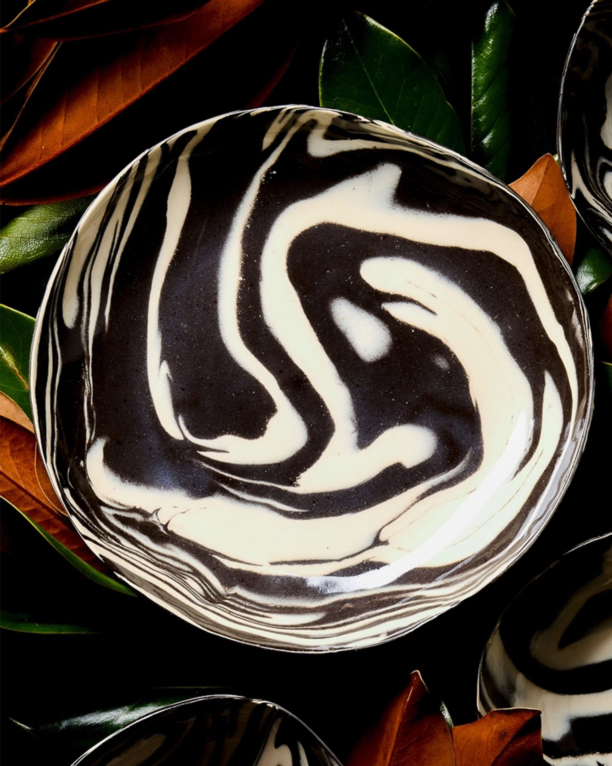 porcelain_swirl_serving_bowl